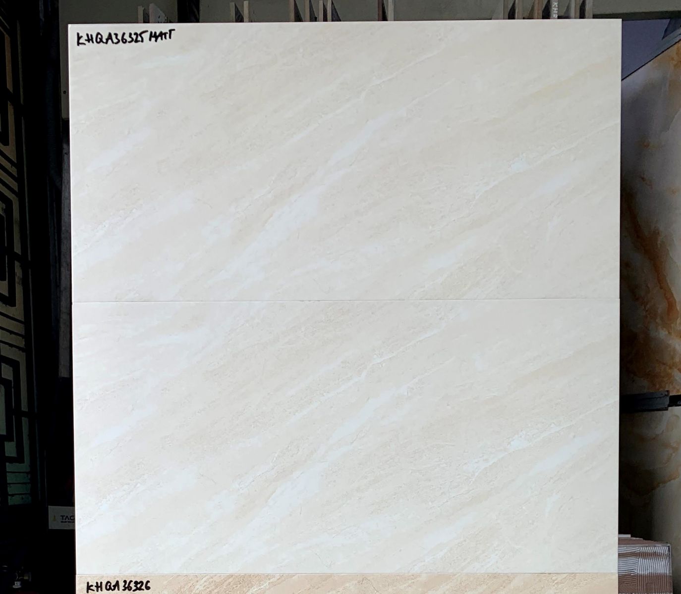 gạch bóng mờ 300x600 TTC ốp tường