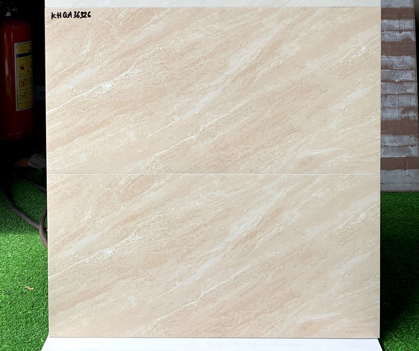 gạch bóng mờ 300x600 vân đá TTC