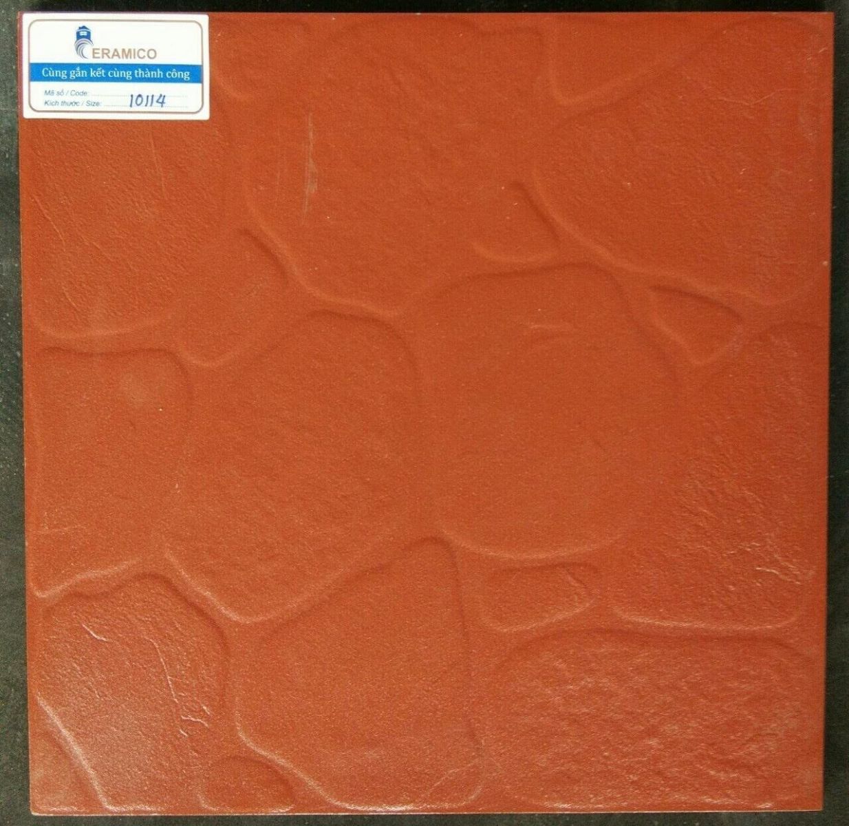 gạch gốm đỏ 40x40 l&aacute;t s&acirc;n vườn